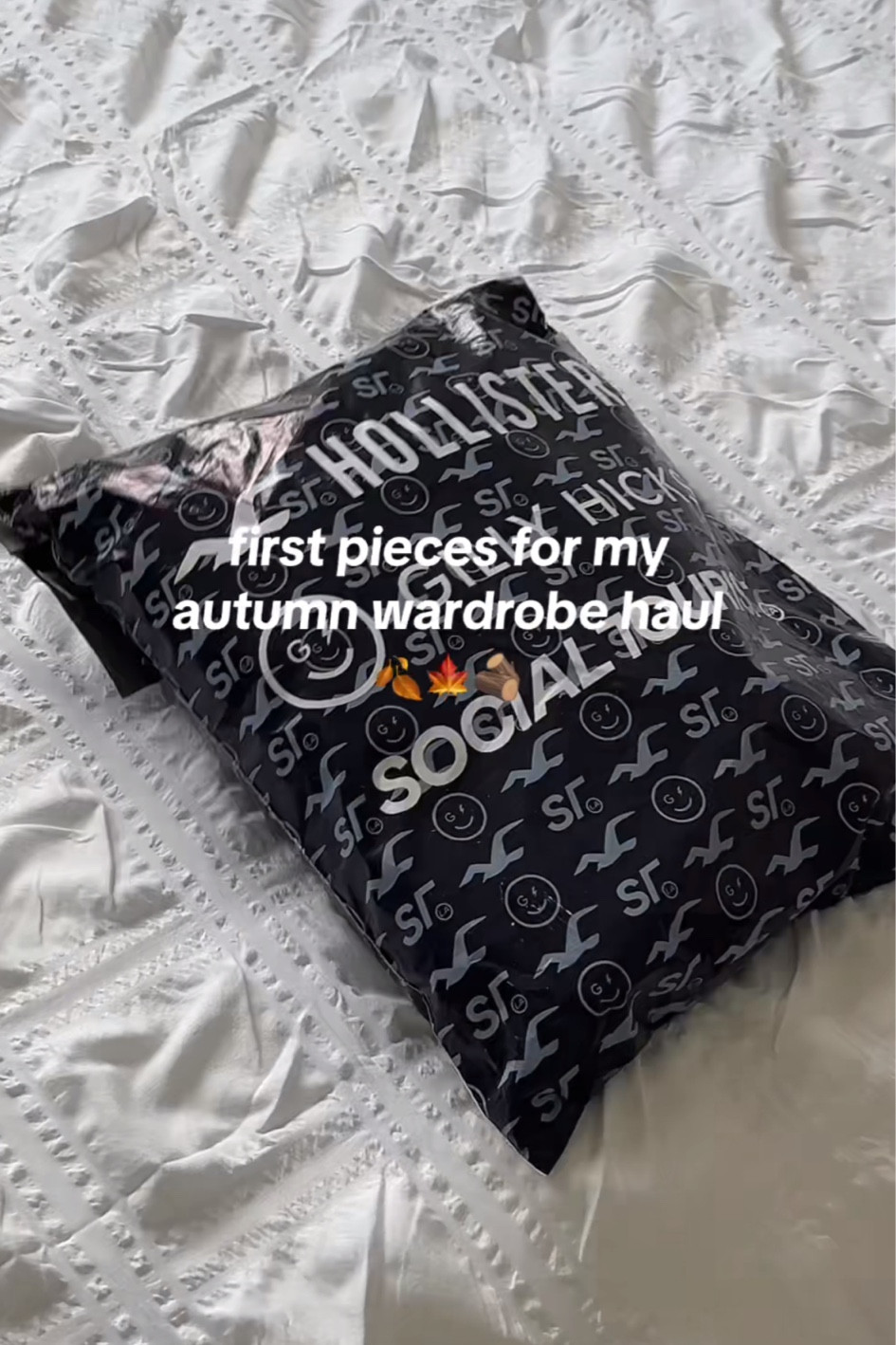 starting of the autumn wardrobe with some basic staples. cant go wrong with some white linen trousers and a cream off the shoulder knit! hollister have the best knitted jumpers and you can’t convince me otherwise

#LTKstyletip #LTKuk #LTKautumn