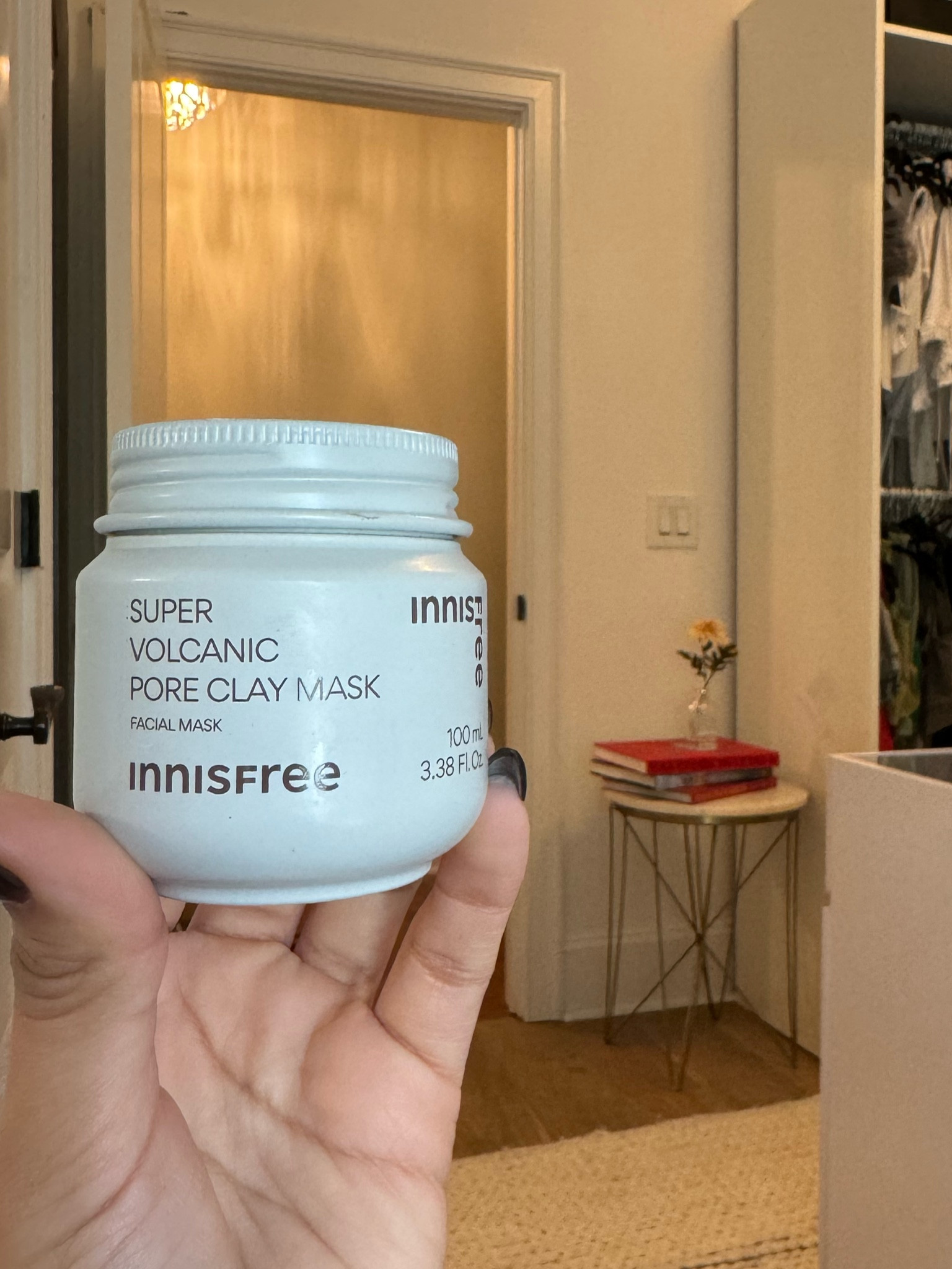 Affordable clay mask with 0 pore clogging ingredients. Leaves skin feeling smooth and great