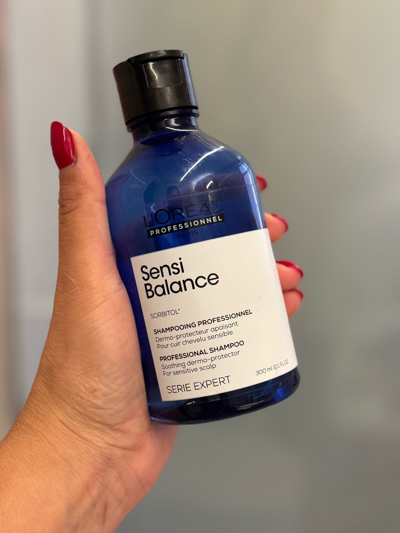 LOREAL Sensi Balance. 

O shampoo Sensi Balance foi desenvolvido para cuidar do couro cabeludo deixando-o mais saudável e com cabelos mais hidratados e brilhantes.
Gosto de usar a cada 15 dias. Sinto que o couro cabeludo fica mais seco e com menos propensão a caspa. 

#LTKwinter #LTKbeauty #LTKbrasil