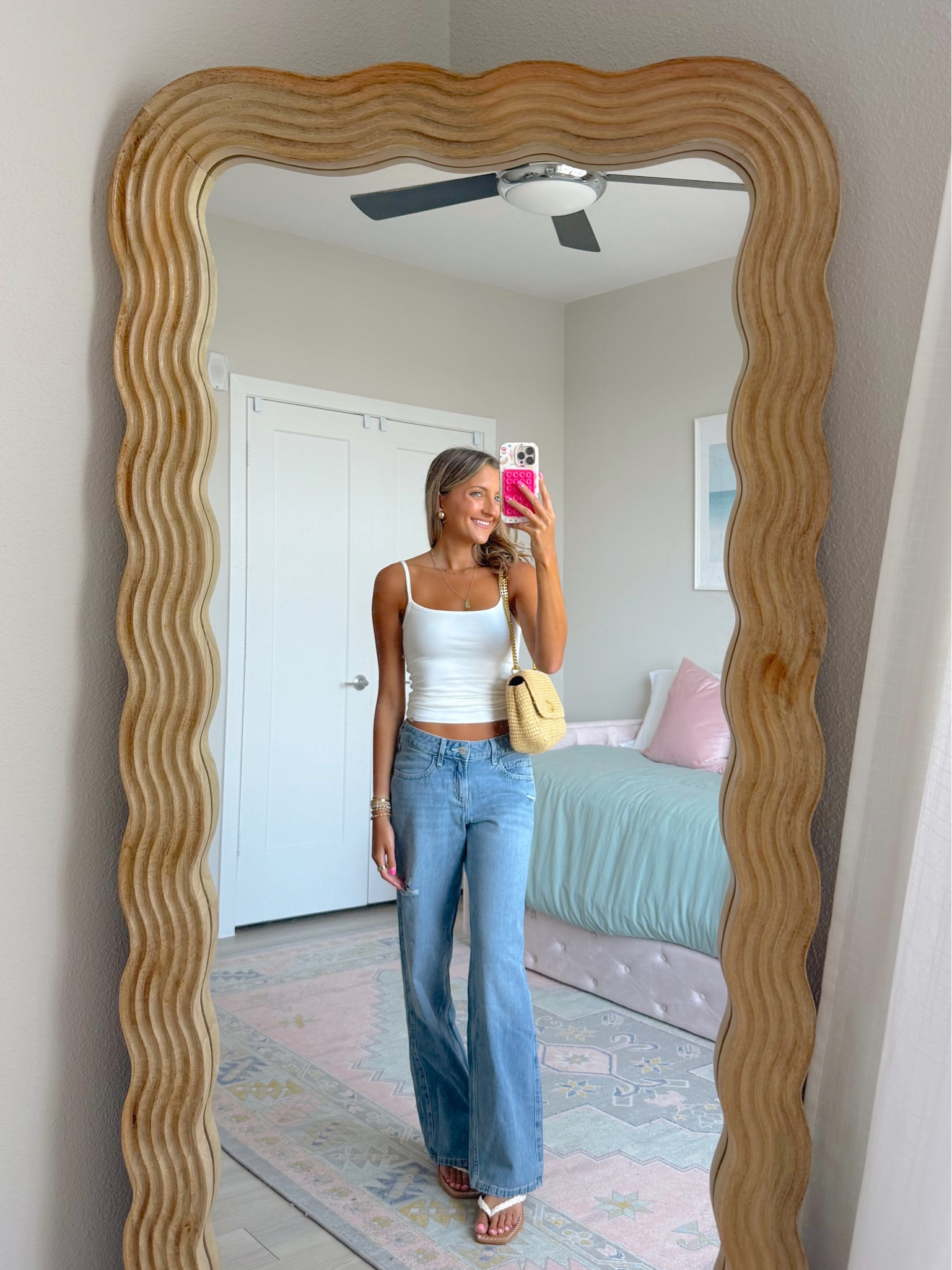 the cutest summer outfit idea from my Hollister! My fav tank tops and low rise jeans 💕

#LTKootd