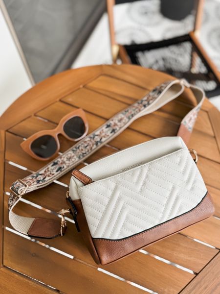White quilted zip top shoulder bag purse, crossbody, neutral bag with guitar strap, le specs sunnies, sunglasses 

#LTKitbag #LTKfindsunder50 #LTKstyletip