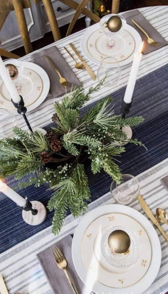 Holiday kitchen table & kitchen decor ideas! #holidaytabledecor #tabledecor #kitchen 

#LTKHome #LTKHoliday #LTKSeasonal
