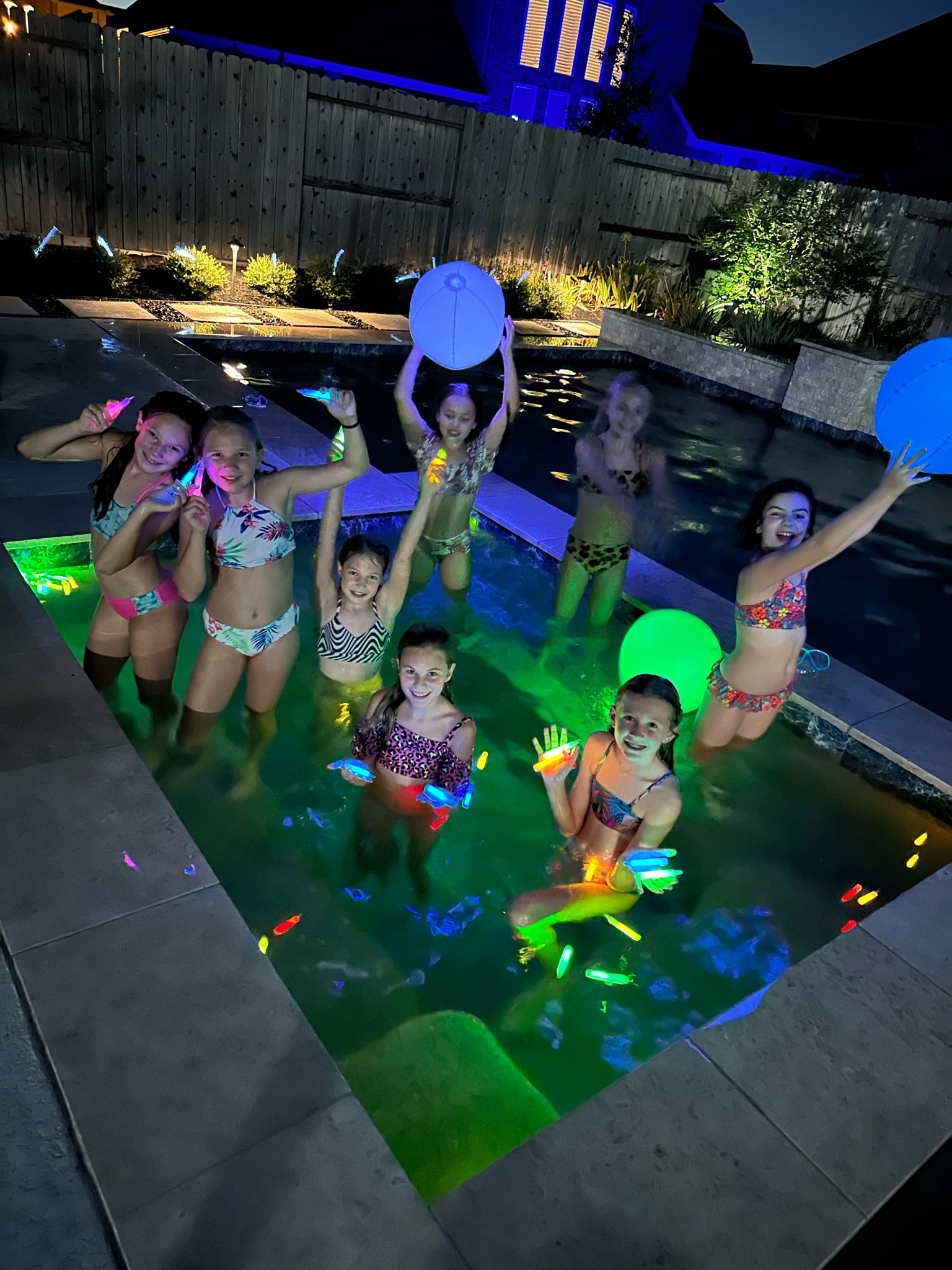 Glow in the dark pool party


#LTKswim #LTKkids #LTKunder50