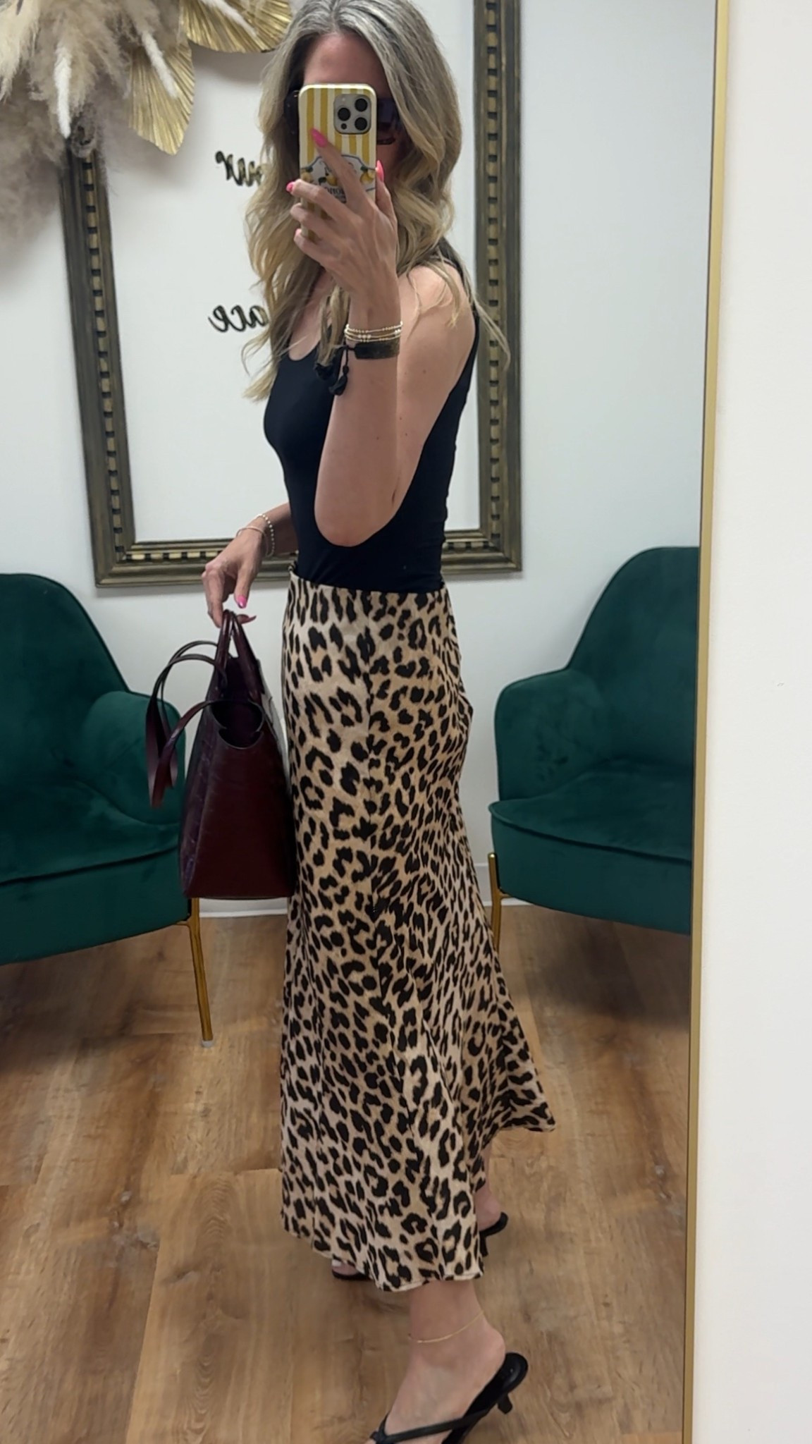 Fall to Summer Fashion

Size up in the skirt

#leopardskirt #hm #affordablefashion


#LTKSeasonal #LTKFindsUnder50 #LTKStyleTip