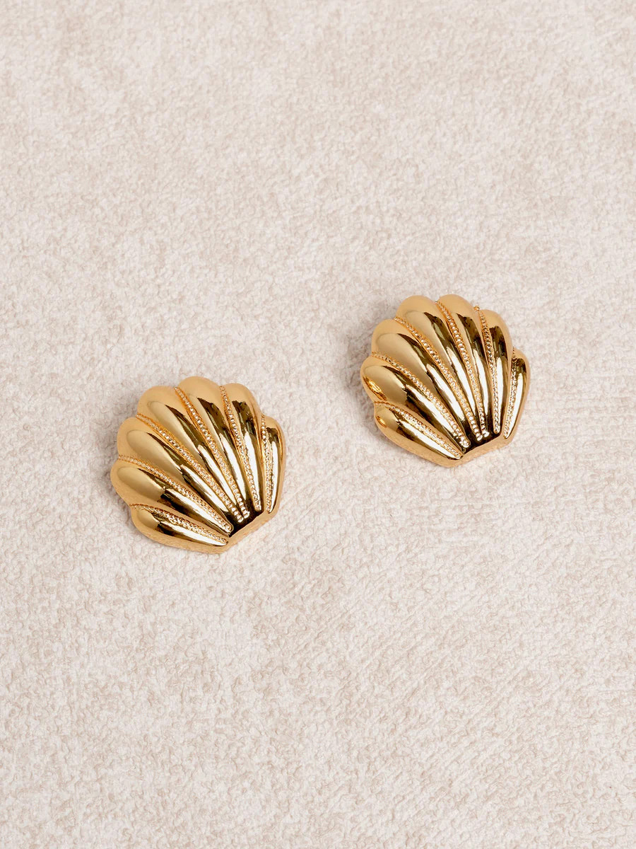 Gold Seashell Stud Earrings & Reviews - Gold - Sustainable Earrings | BERLOOK | BERLOOK