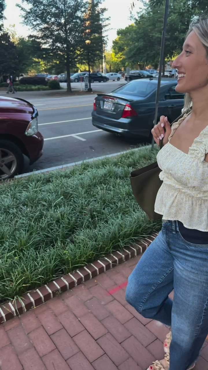 The MOST important styling advice I’ll ever give ..one size does not fit all.

This summer was all about navigating this growing bump! I tried my best to make a conscious effort to rent, read reviews, and focus on understanding what truly suited my lifestyle. 

Regardless of whether you live in a warm climate, commute into the office daily, or are expecting and showing earlier than I did, your outfits will be entirely unique to YOU. 💁🏽‍♀️

#duopersonalstyling #doyou #personalstylist #notonesizefitsall