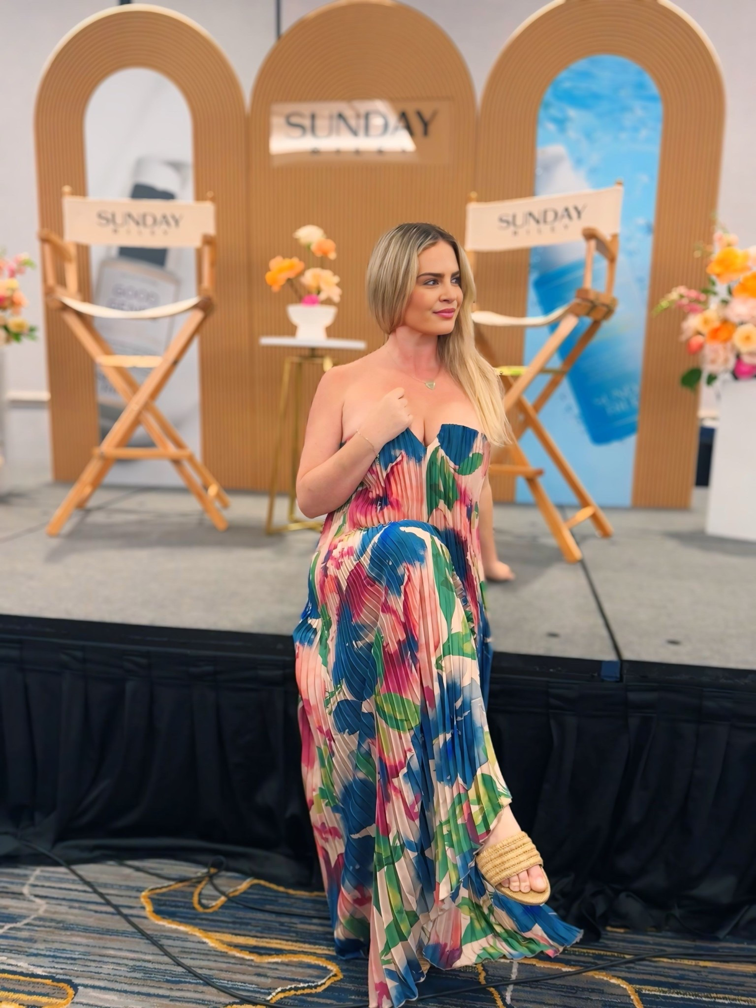 Beautiful floral maxi dress!
I love the wire in the bust. It makes such a beautiful and elegant and classy look.

Floral maxi dress
Date night dress
Wedding guest dress
Date night dress
Vacation dress
Girls night dress

Code: hilary35

#LTKWedding #LTKMothersDay