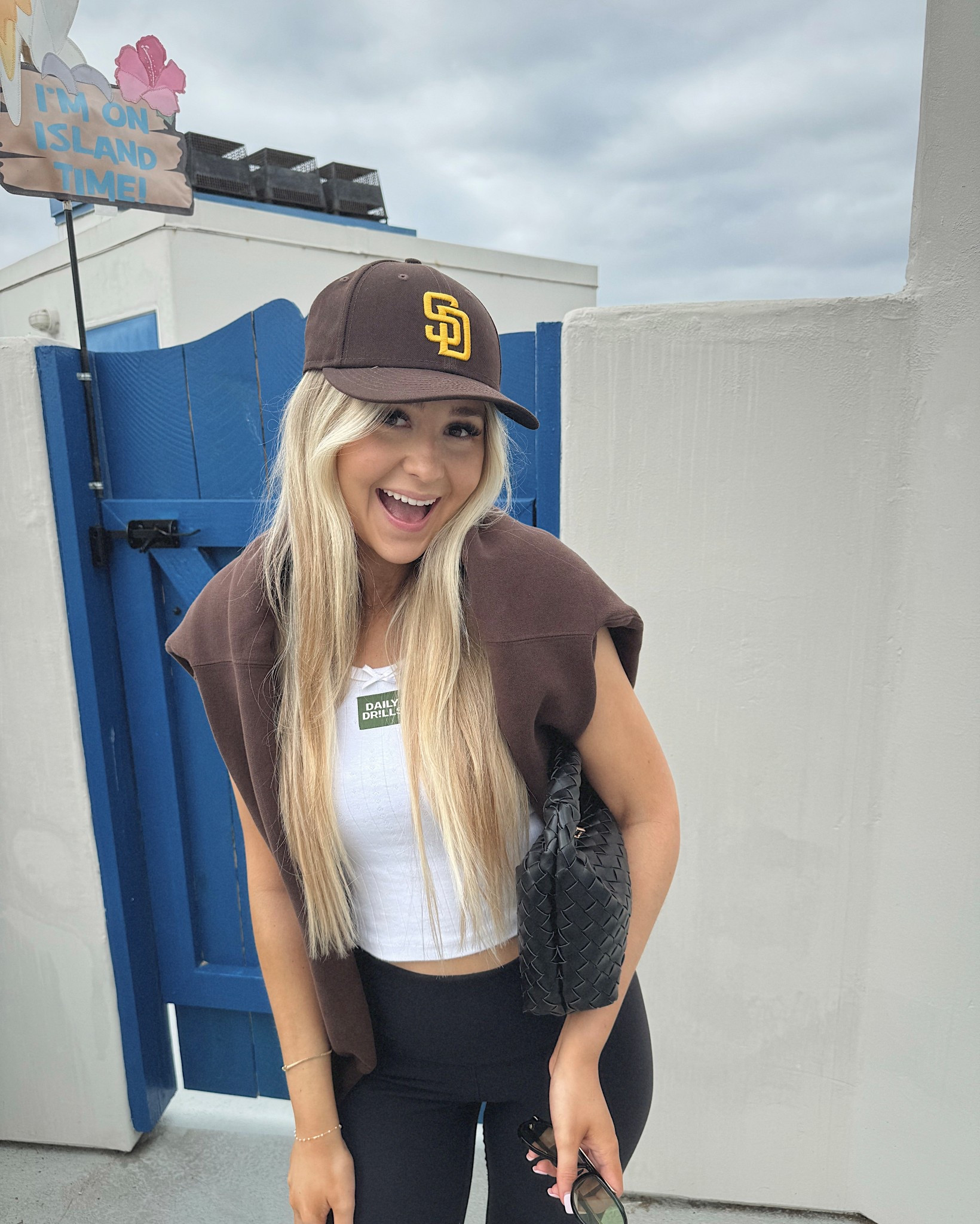 🤎

chocolate brown | daily drills | white tank top | workout wear | padres hat | baseball hat | alo leggings | black mini bag | bottega venetta dupe | target mini bag | alo black leggings | high-waisted leggings | casual style | outfit of the day | brown sweatshirt 

#LTKFindsUnder50