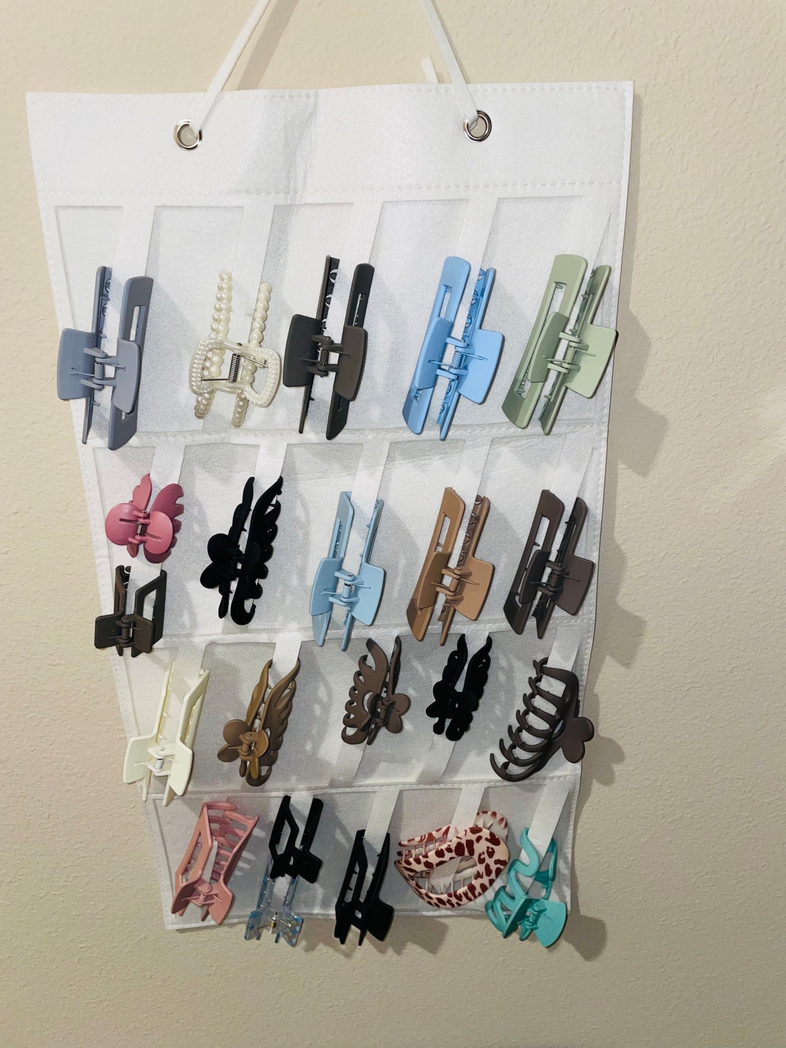 a way cheaper, simple option to keep your hair clips organized!!

#LTKBeauty #LTKStyleTip #LTKHome