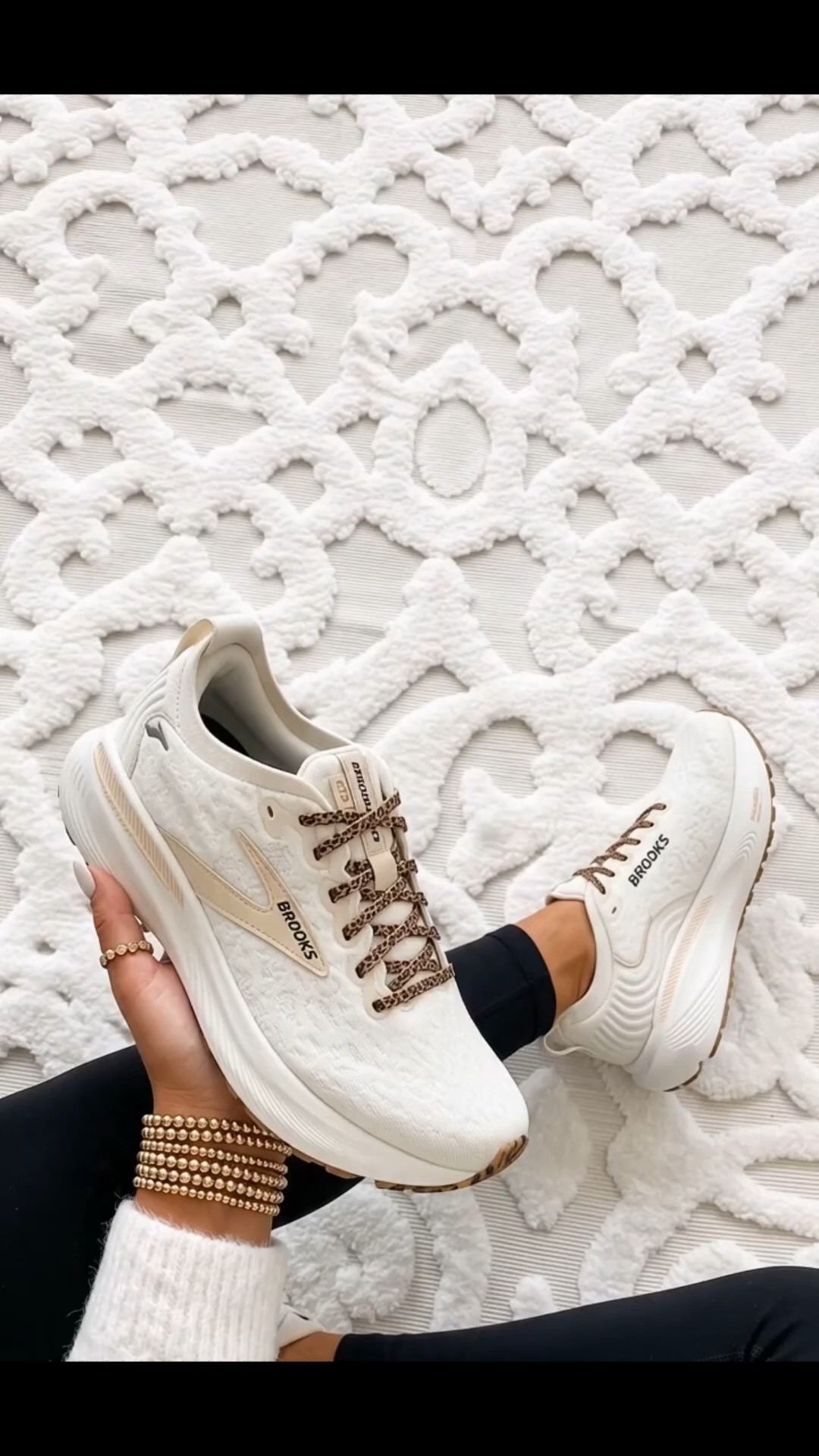 The Brooks Adrenaline GTS 25 is the perfect neutral sneaker to elevate your everyday outfits, and the leopard print laces add the cutest little touch. They run true to size and are unbelievably comfortable for all-day wear whether you’re running errands, traveling, or getting in 10k+ steps in style. ✨