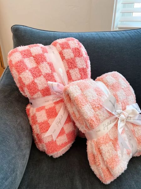 My blankets from the Styled Collection are quickly becoming our fave! They’re buttery soft and such cute colors 😍

Favorite blankets - summer throw blankets - must have blankets - soft blanket ideas - home finds 

#LTKFindsUnder100 #LTKHome #LTKStyleTip