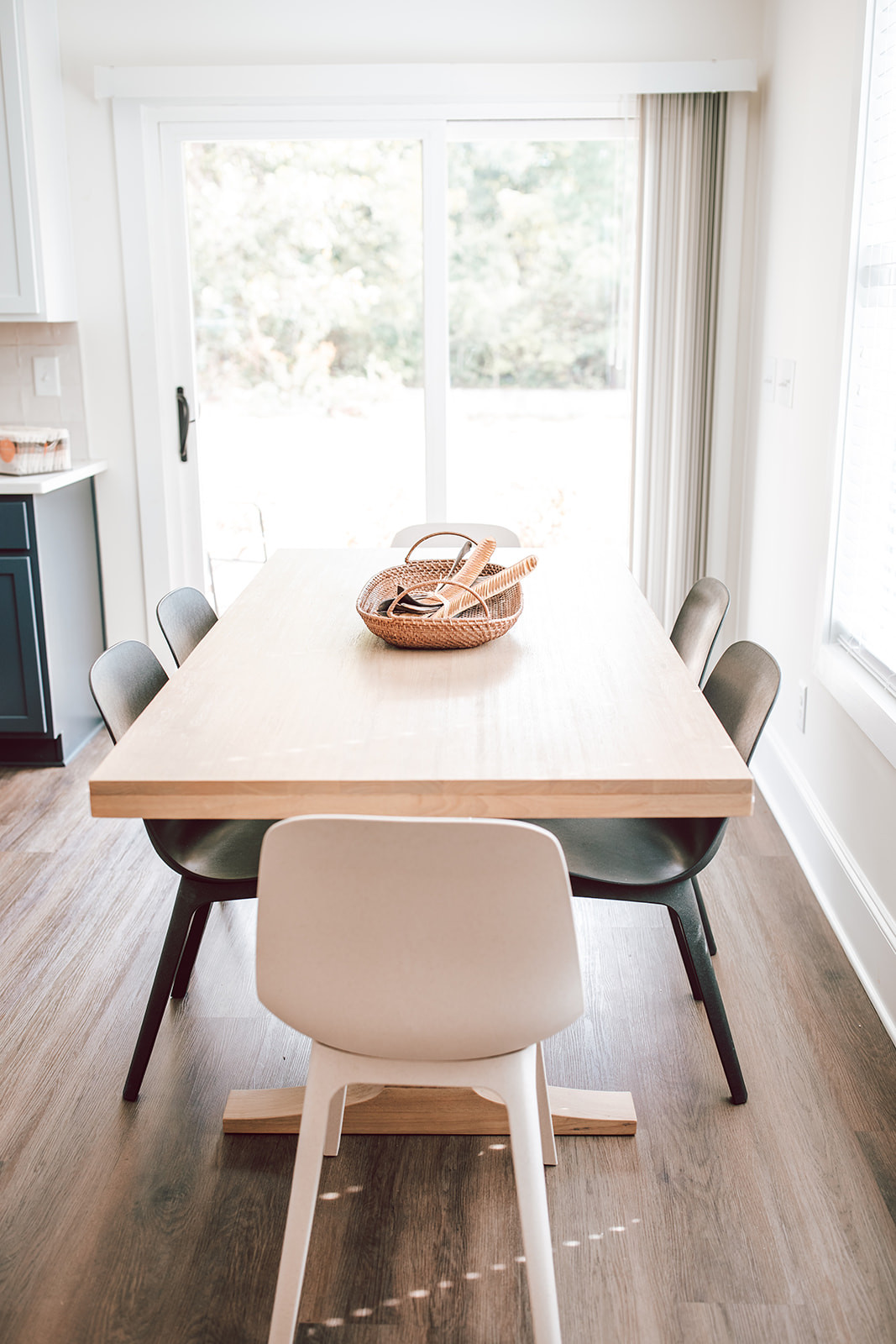 Where every 5-star breakfast photo gets taken. Full room linked. 

 #LTKhome