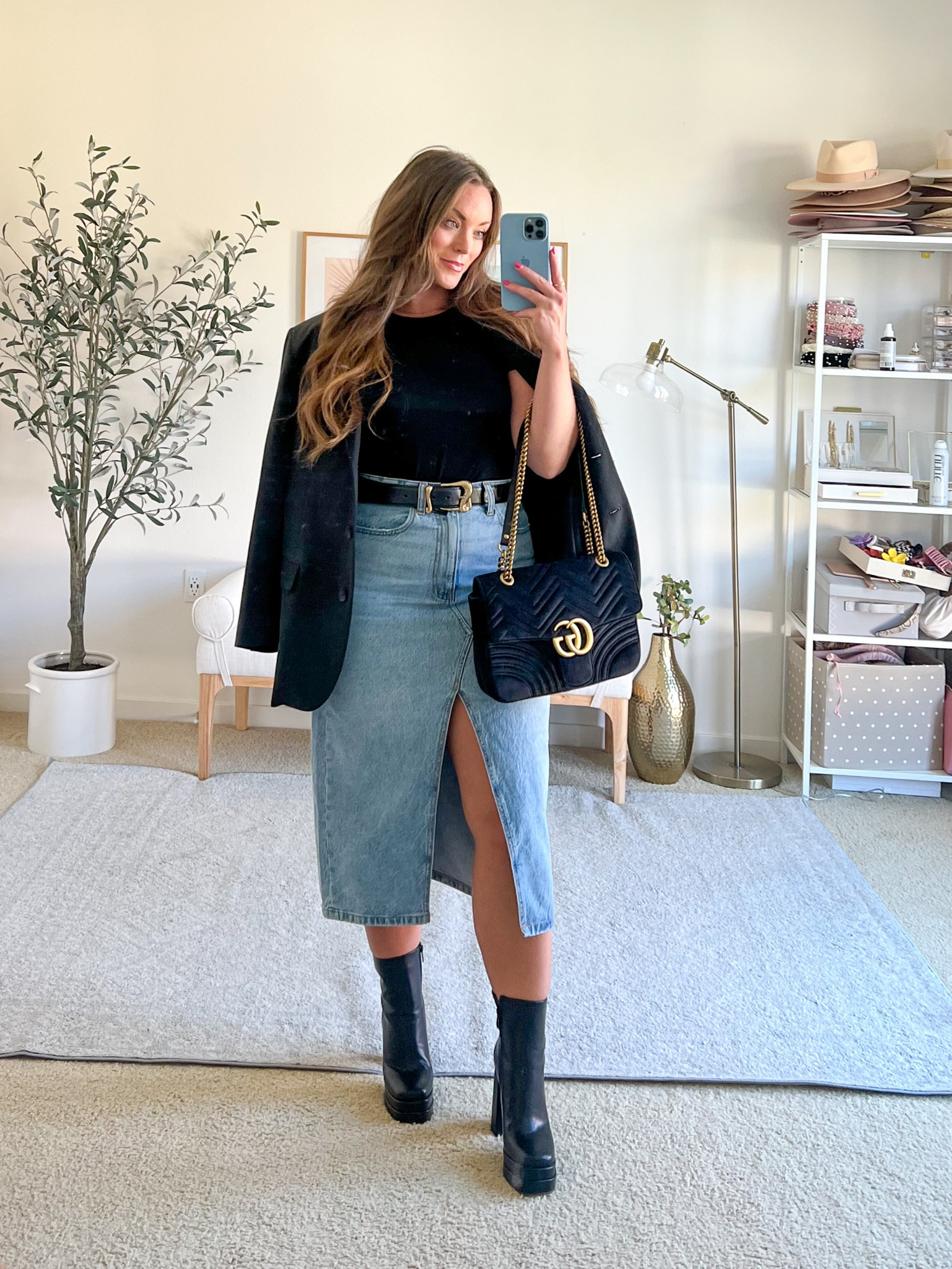 Styling a denim midi skirt for a fall outfit🤎

This black blazer is a fall wardrobe staple- capsule wardrobe piece, I style it all year long and wear it all the time!

Boots are so comfortable-Use code ‘Brittany’ for 20% off your Dream Pairs order!


#LTKshoecrush #LTKSeasonal #LTKmidsize