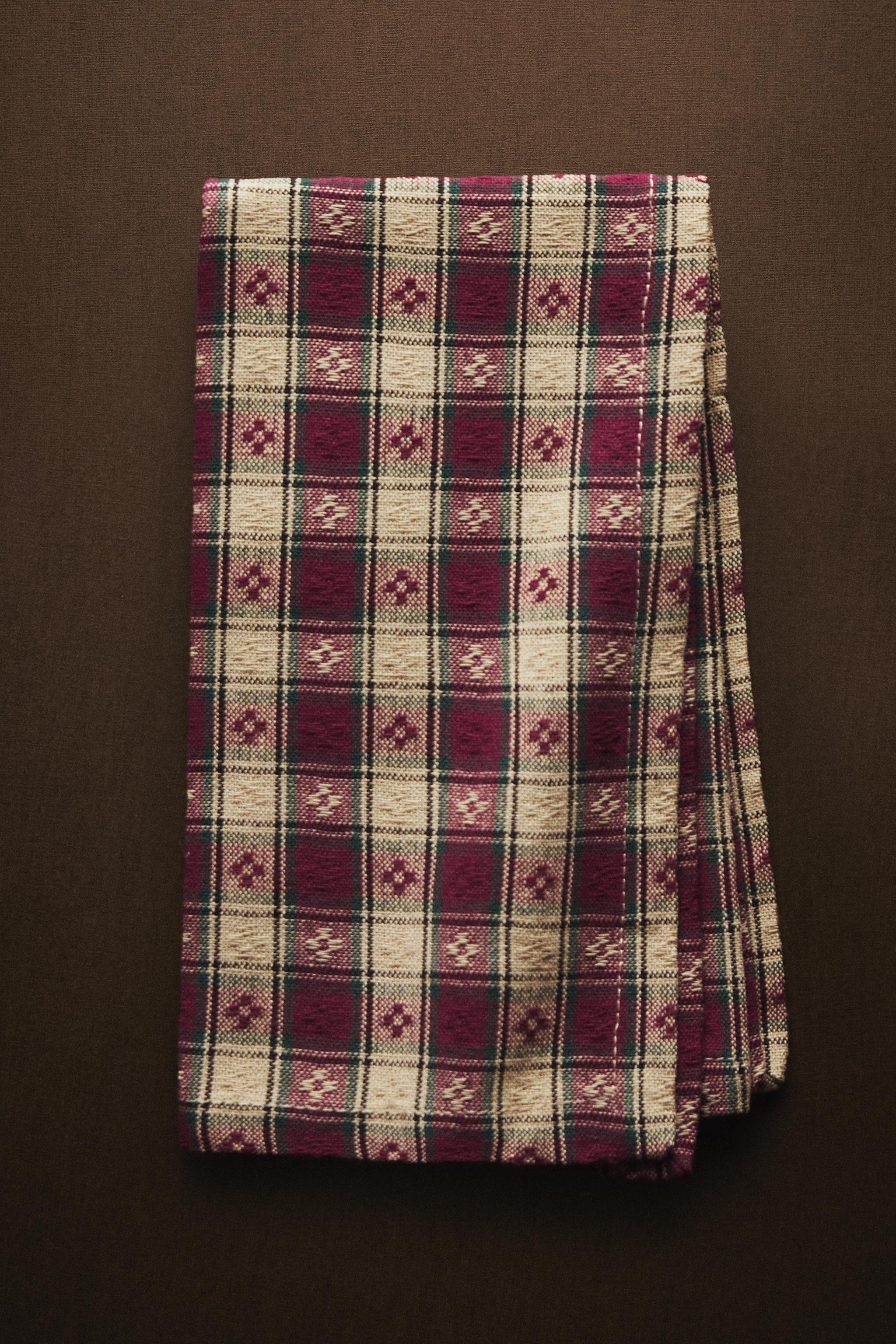 SET OF DYED THREAD CHECK CHRISTMAS NAPKINS (SET OF 2) | Zara US