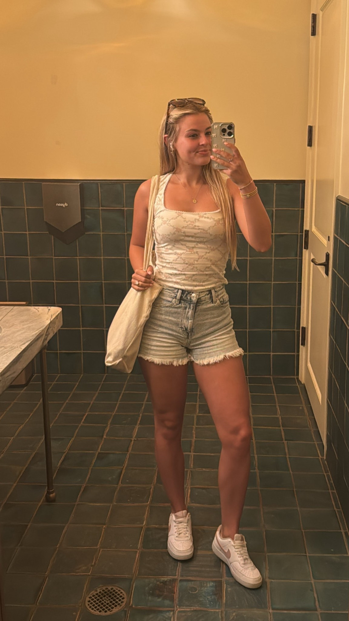 I’m all about dressing cute even in the summer heat! ☀️