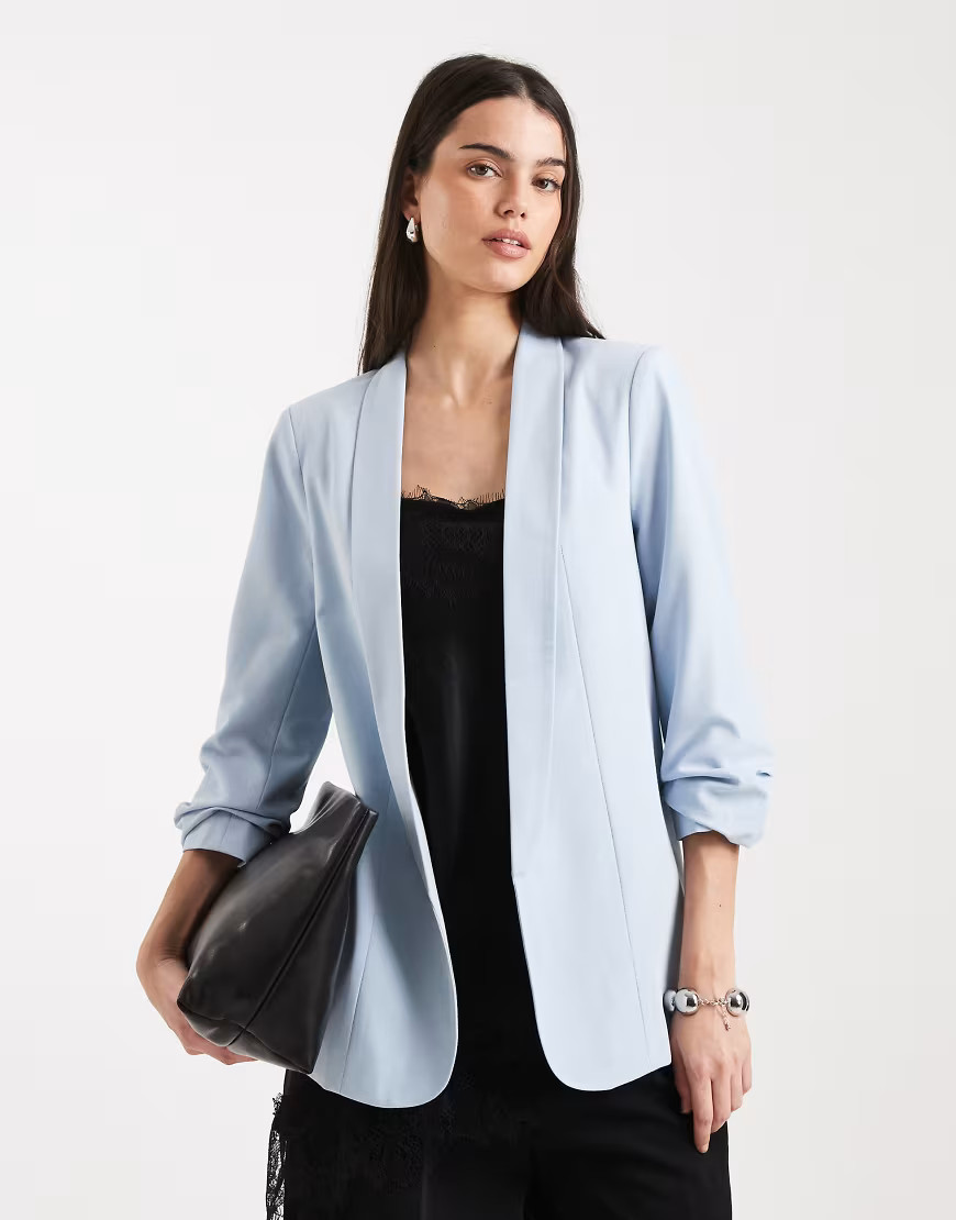 Pieces - Getailleerde blazer met gerimpelde mouwen in lichtblauw | ASOS (Global)