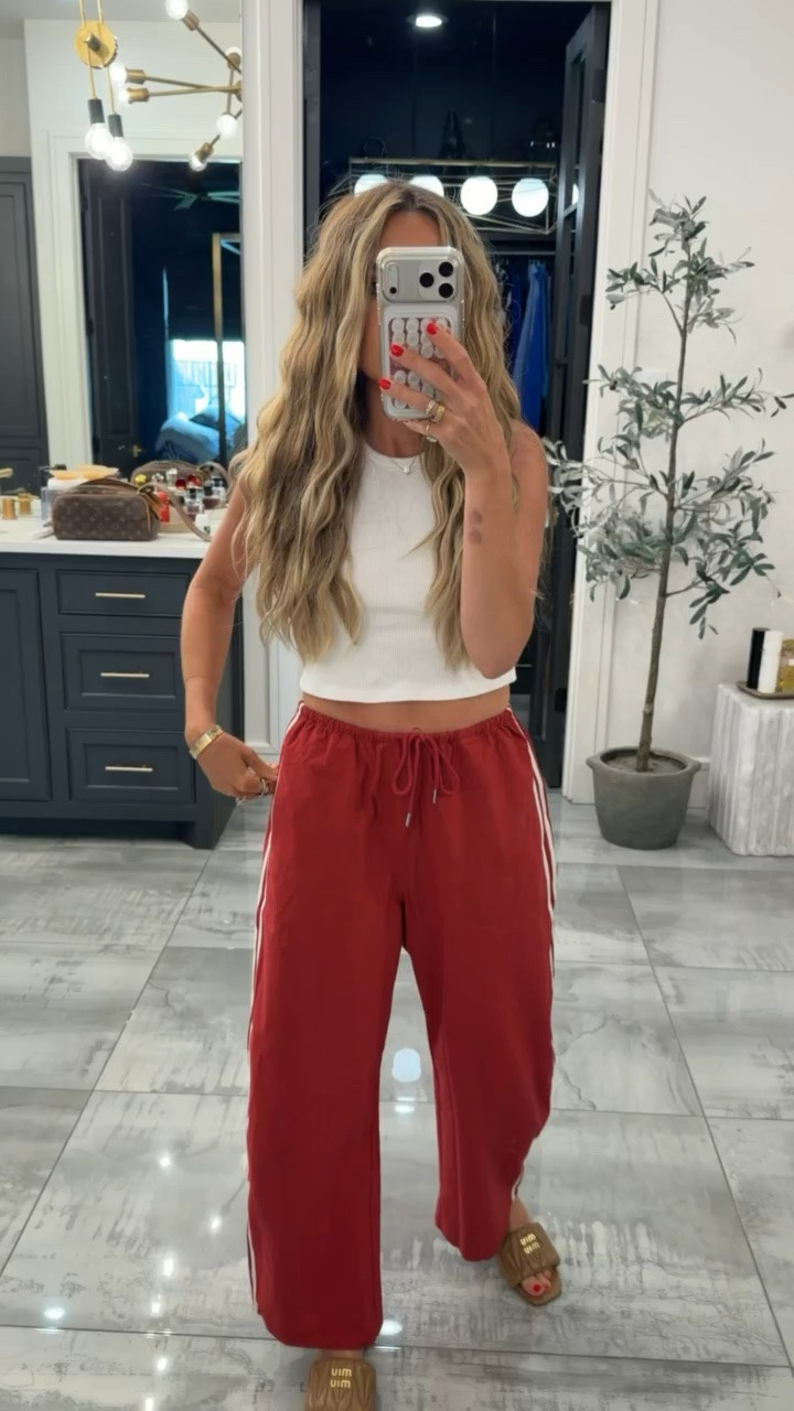 How cute are these cute sweatpants from Pistola!

#LTKSeasonal #LTKOver40
