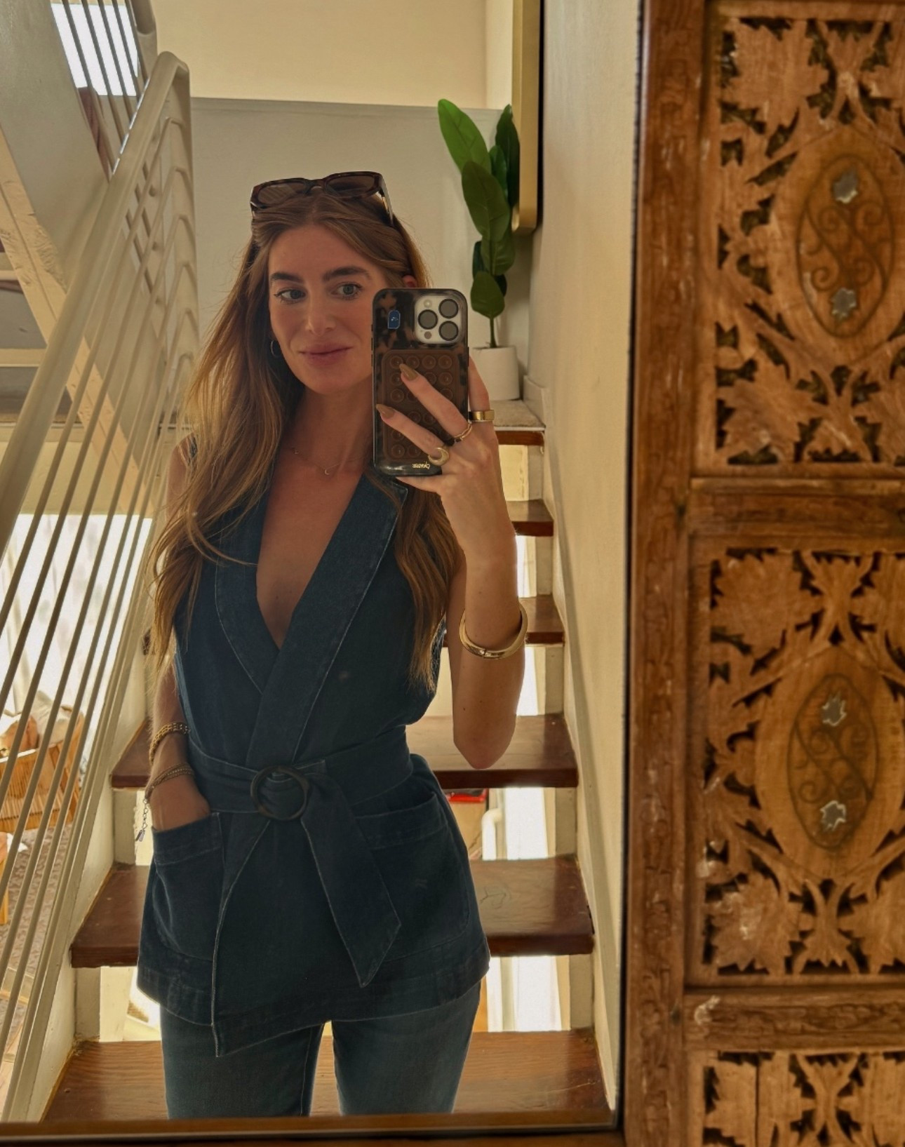 the best summer denim top there is #sezane #denimtop #denimondenim #styleinspo #californiastyle 