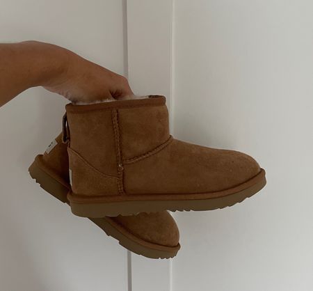 Kids Ugg shearling mini boot 

#LTKkids #LTKSeasonal #LTKBacktoSchool