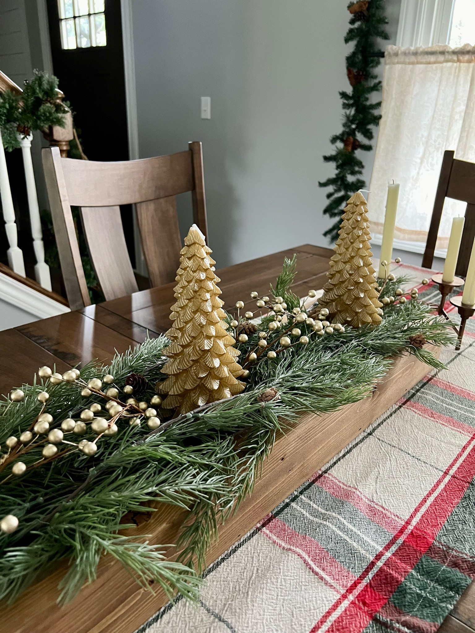 Christmas centerpiece, Christmas table, Christmas table setting, Christmas table decor, Christmas place settings, Christmas decorations

#LTKhome #LTKSeasonal #LTKHoliday