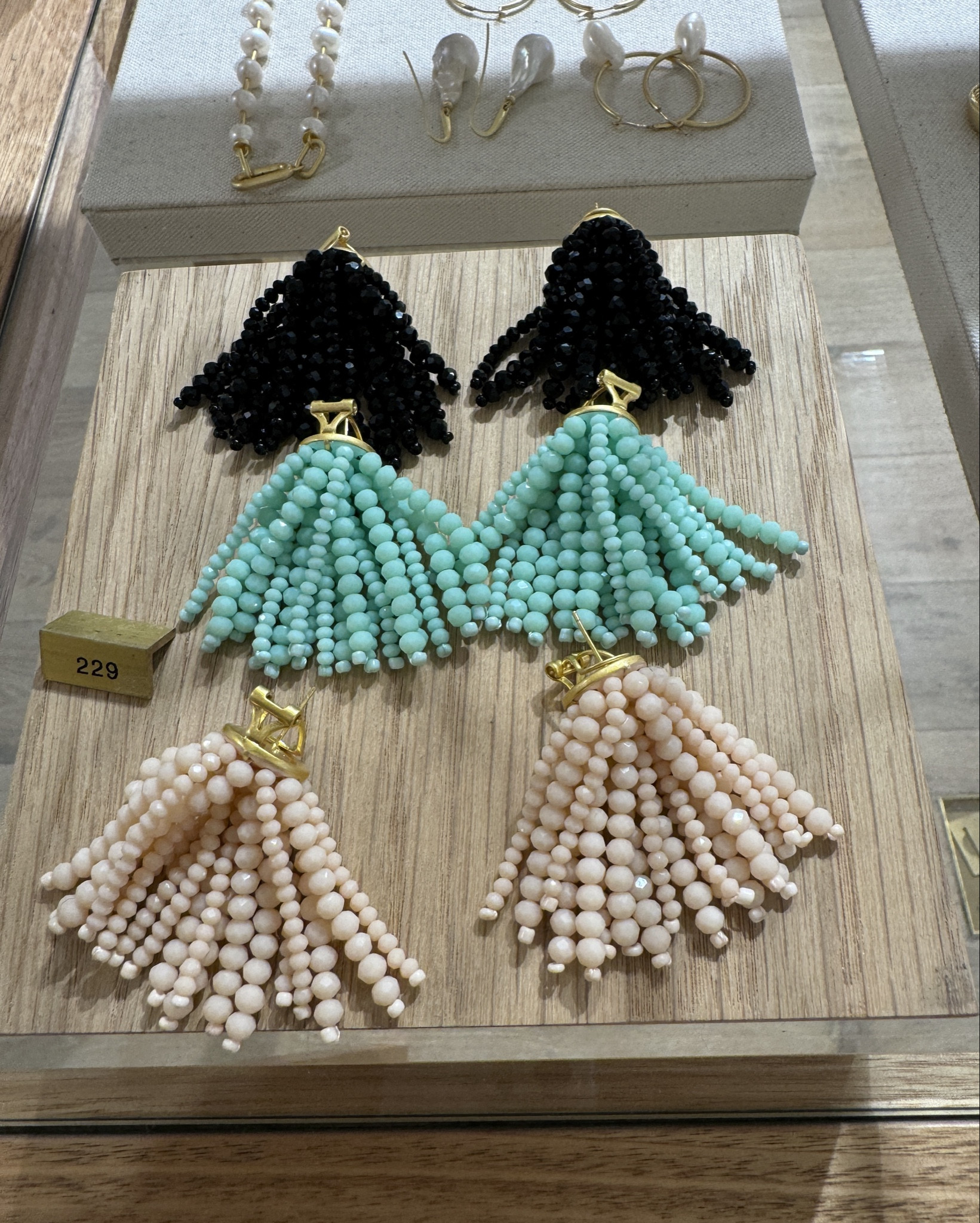 I’m putting together some gift idea based on specifically what I would like for Xmas (kids this means you!!) but also like minded people or for people who probably don’t really need anything but would a beautiful something to delight them either in the home or to wear! I’ve made no secret of the fact that I LOVE everything Oroton do and here are a few of my fave picks!

#LTKgiftguide #LTKaustralia