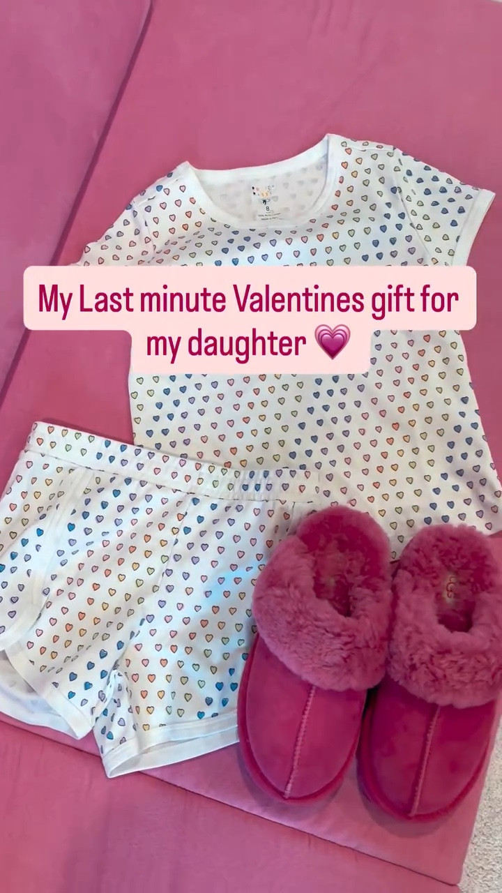 Perfect base combo and I’ll links some super cute accessories to choose from 💗

Comment shop💕