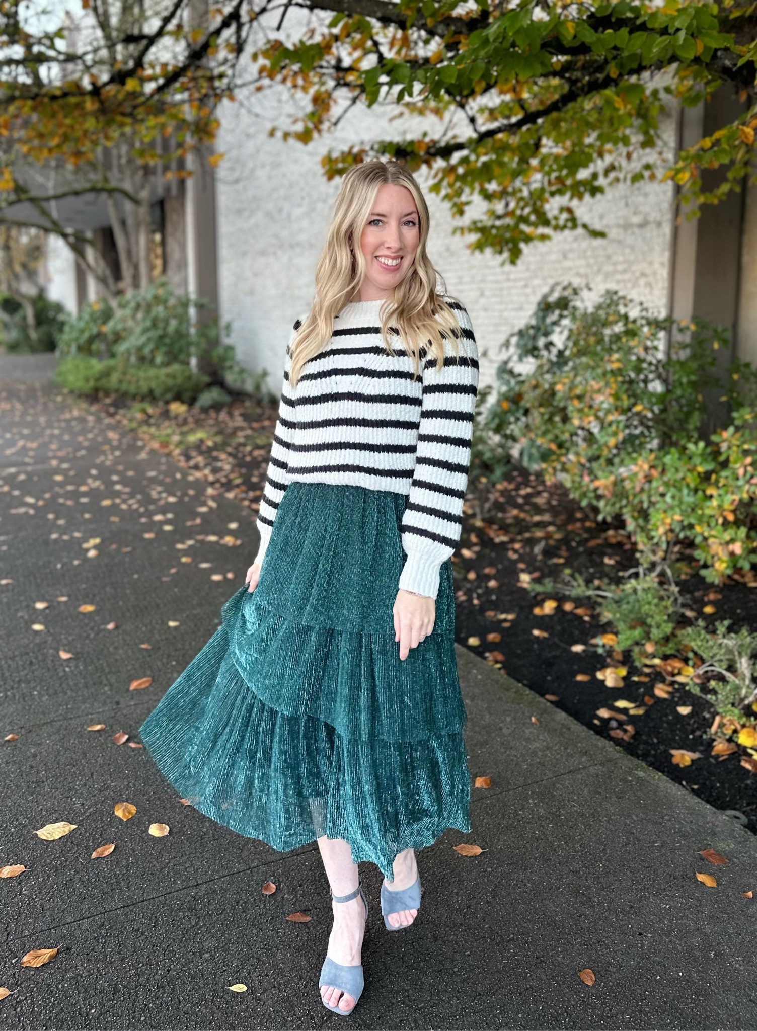 Style tip: You can always tone down a fancy dress with a pullover sweater 👏🏼