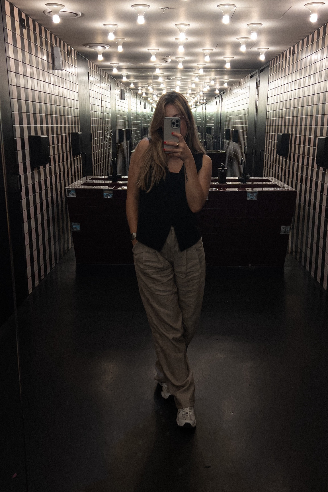 Best is old but linked great alternatives 🖤
Pants are the same but couldn’t find the same shade online 