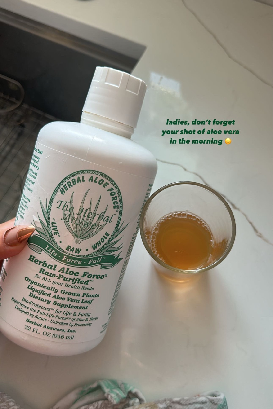 My favorite aloe vera juice to take in the morning on an empty stomach. So good for digestion and skin ✨