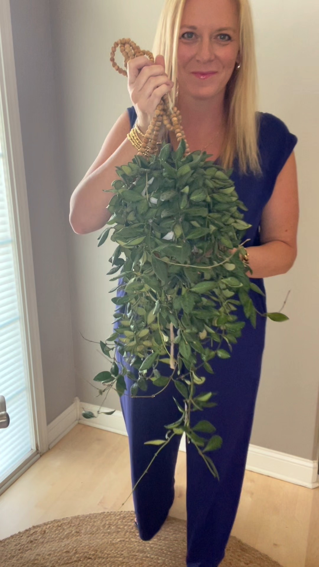 Look at this Baddie of a #hoya! My #hoyaspaffburtoniae is one of my largest small(er) leafed Hoya! I love how full this plant is. The blooms are fragrant and fill the room with a buterscotch fragrance. 

Liz’s personal care experience only…every environment is different:
🪴Light: shade outdoors
🪴Water: when dry
🪴Avg Temp last 30 days: 84F
🪴Relative Humidity last 30 days: 65%
🪴Fussy: not for me
🪴Rate of growth: medium 
🪴Rareness: can be found in stores, but in a lot of private collections.
🪴Pot size: 6”
🪴Potting Mix: coco husk mix 
🪴Fertilizer: I apply a nutrient-rich fertilizer tailored for Hoyas approximately every other watering when the plant isn’t dormant. It’s packed with essential macro and micronutrients, it’s the best I’ve found for hoyas!
🪴Rooting Method: in my custom coco coir mix in a clear plastic prop box on top of a heat mat, under a strong grow light. 
🪴Time In My Care: a few years
🪴Would Liz recommend this one: yes

#ilovehoyas #hoyacollector #hoyahead #hoyaappreciation #hoyacollection