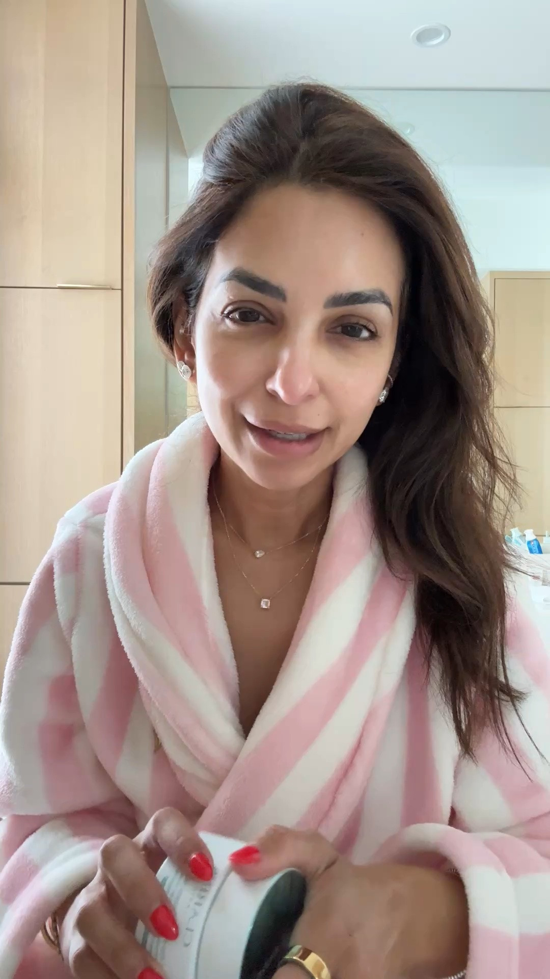 Waking up my skin with my favorite cryo mask from @clarins!