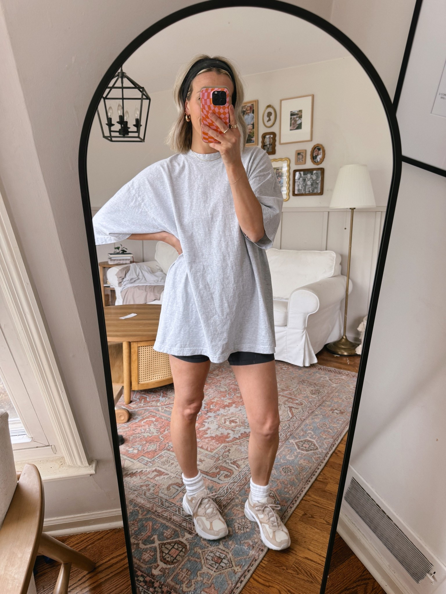 Size xl in the tee! Color is “ash"