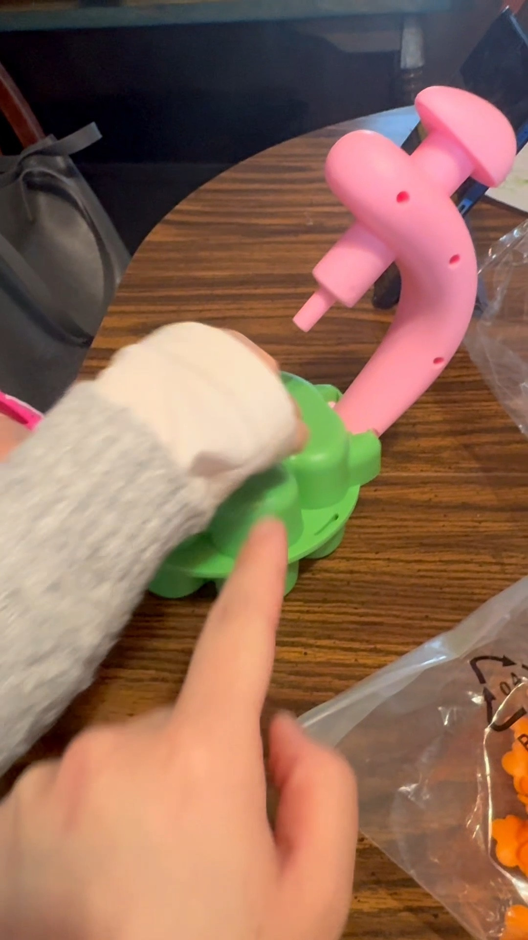 Such a fun, mess free activity!!! You can also take the flowers apart and reuse them! 

#LTKKids