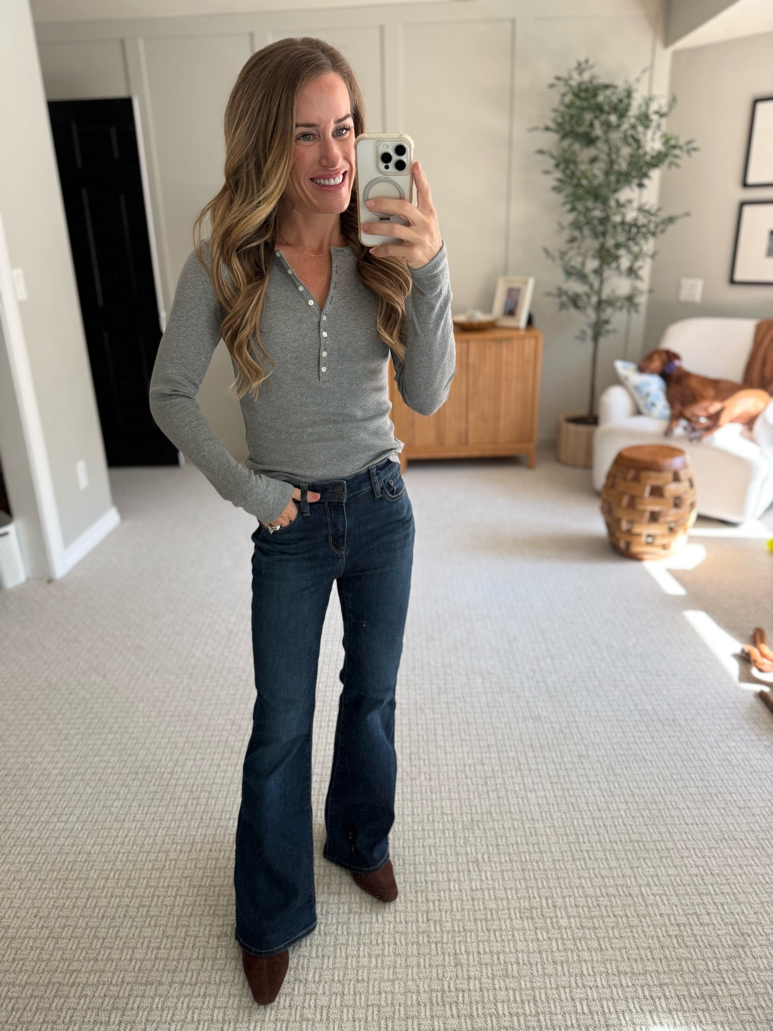 A gray top and flared jeans bring ease to everyday style. Pair the essentials with a structured bag for a polished start.