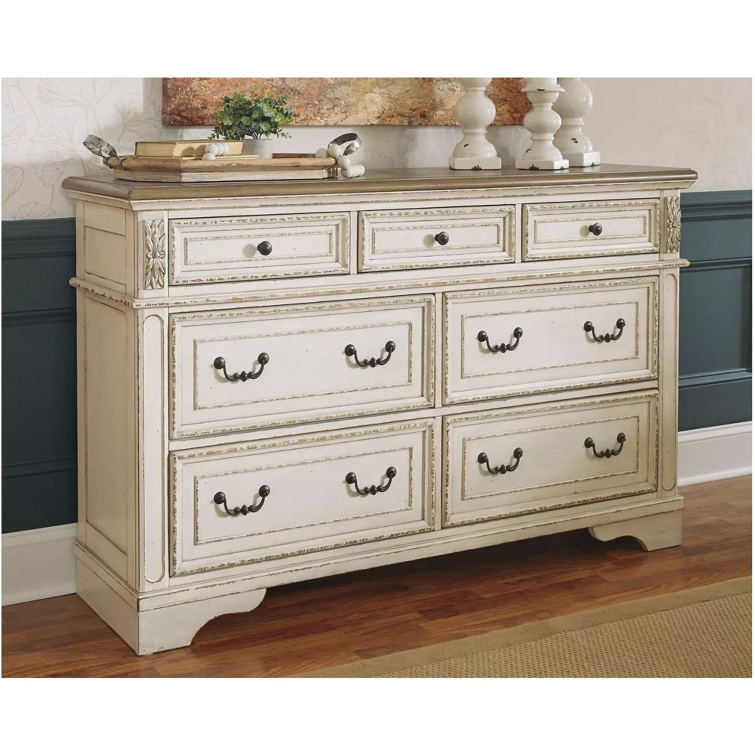 Realyn Two Tone 7 Drawer Dresser
    by 
        Ashley Furniture | 1stopbedrooms