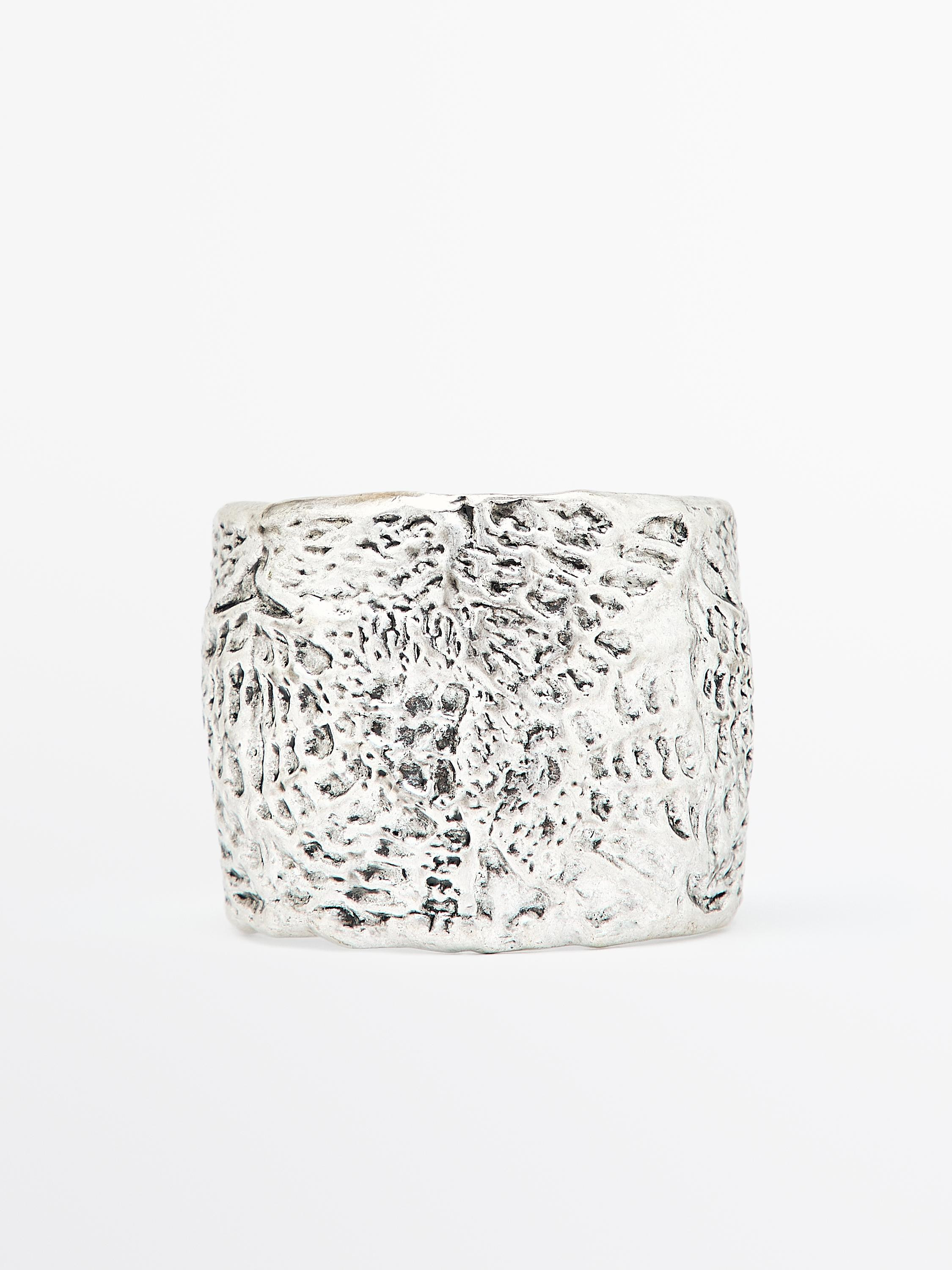 Textured metal bracelet. Care instructions: Avoid water, perfumes and chemicals. Wipe with a soft... | Massimo Dutti US