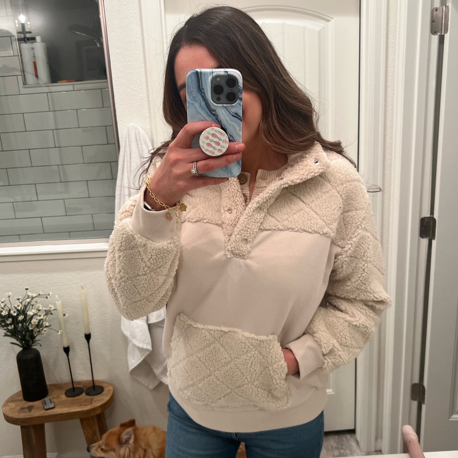 Cozy sweatshirt under $18😱🤩

#LTKSeasonal #LTKActive #LTKHome