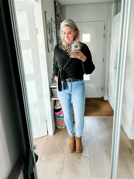 Outfits of the week

I refuse to turn on the heat while working from home so I bundled up in a long sleeve leopard print shirt, a coat black wrap cardigan, high waisted light blue jeans and Ugg boots. 

Top M
Cardigan one size
Jeans EU40 
Uggs size one down



#LTKstyletip #LTKeurope #LTKSeasonal