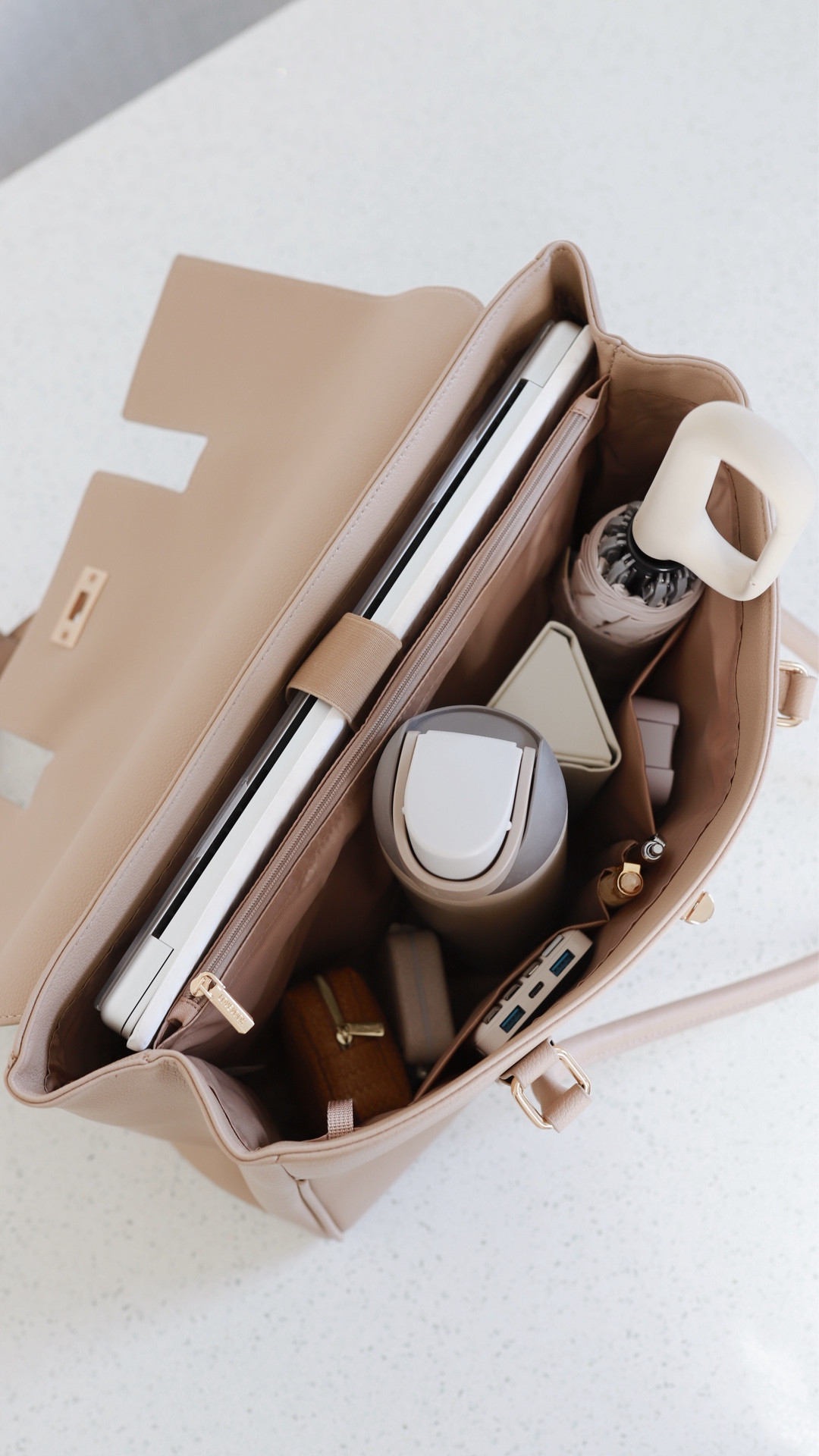 Pack My Tote For A Roadtrip 