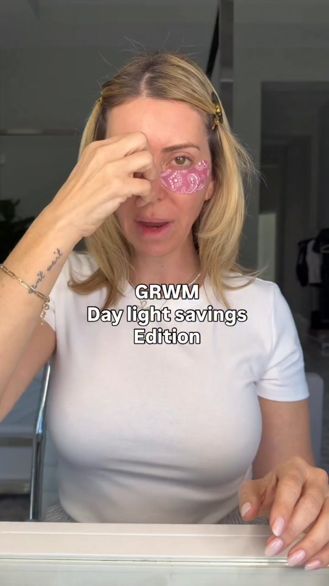 EASY Makeup after a long weekend 🎃 

Mom life is hard especially after Halloween & Daylight savings 😳

Here’s a quick and easy makeup routine to get you through the day. I promise you will feel better if you put yourself together ❤️

comment below with any questions that you have and we’ve got this!!! 

#glowuptips #beautyover40 #grwmreel