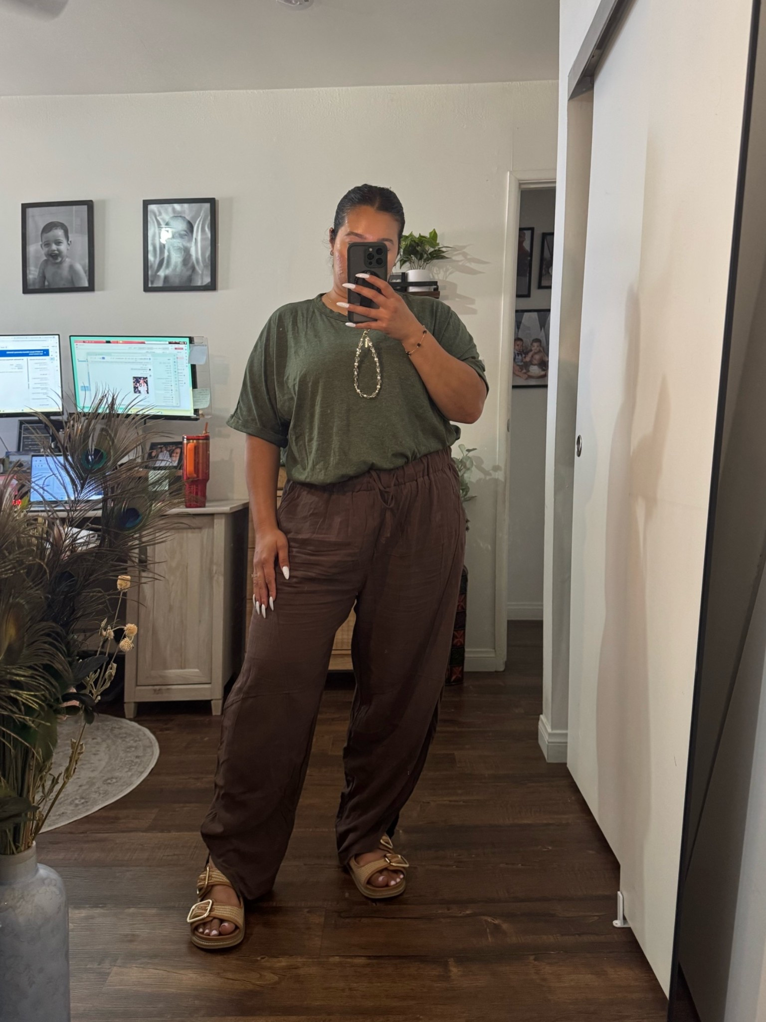 Summer outfit I’m wearing as midsize mom who works from home. 

Shirt - large / runs big / super comfortable 
Linen pants - XL/ runs big / elastic waistband/ tummy friendly 

Midsize outfit 
Curvy fashion
Mom outfit 
Summer outfit 
Casual outfit 
Comfy outfit

#LTKootd #LTKMidsize #LTKPetite