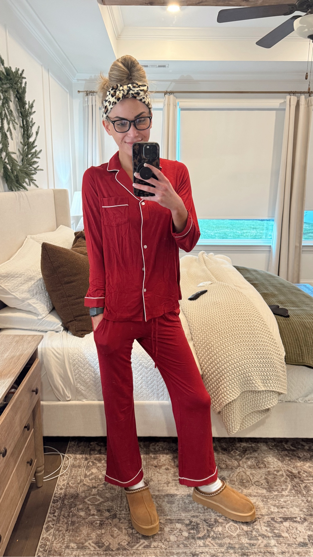 I have found THE Christmas PJs that we always want but can’t ever find! The color is GORGEOUS, burgundy burgundy burgundy. This is a SOFT JERSEY material. It feels like Cozy Earth… exact same 

🎄🎄 
Wearing a size small

•
•
#ad #founditonamazon #WinterFavorites2025
•
•
Holiday pajamas, burgundy lounge sets, Christmas PJs, Christmas card family photos, Amazon Black Friday deals, red pajamas 

#LTKHoliday #LTKGiftGuide #LTKCyberWeek