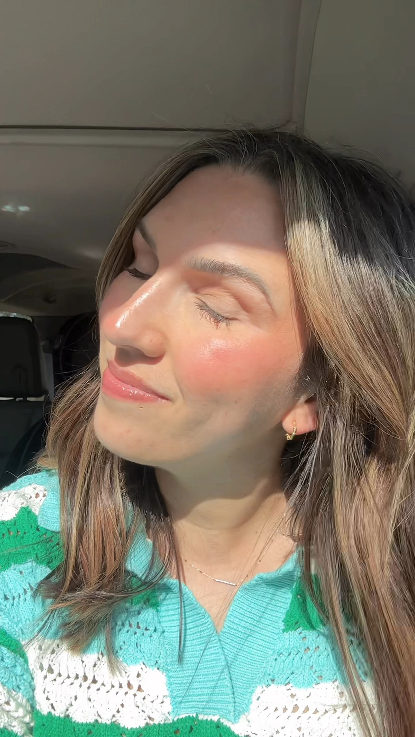 Minimal makeup 

Blush
Refillable deodorant 
Bronzer drops 
Pressed powder 
Lip gloss 
Body mist 

Summer perfume / quick makeup / summer makeup 

#LTKFindsUnder100 #LTKSaleAlert #LTKBeauty