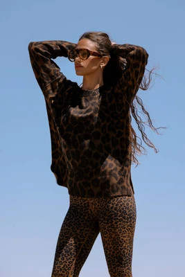 Callie Sweater Caramel Leopard | Beach Riot