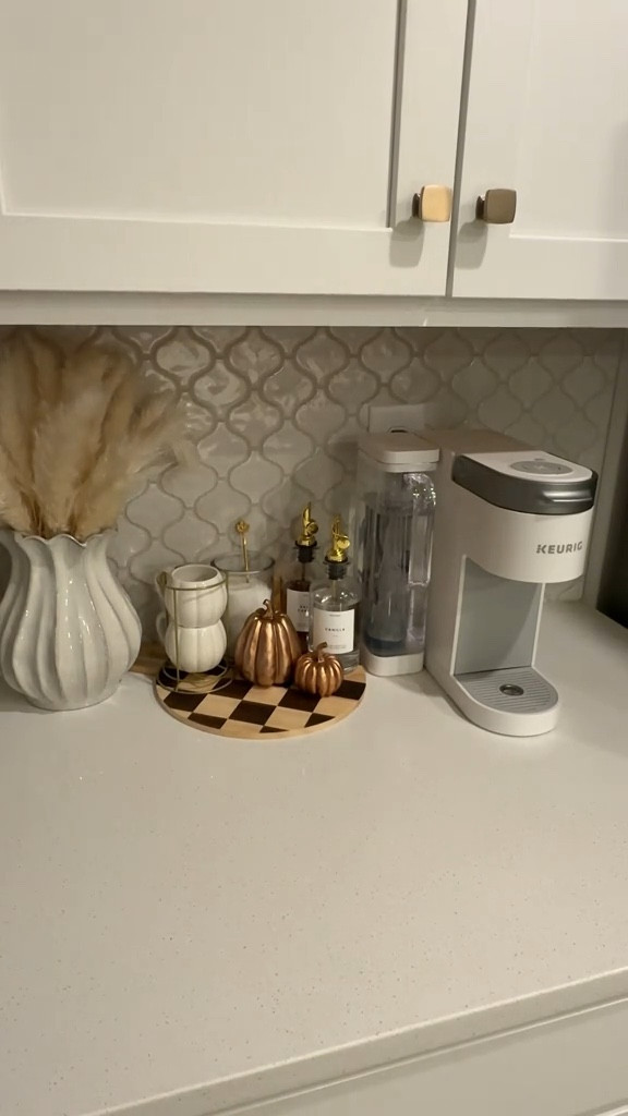 Let’s decorate the coffee bar for under $20 with fall decor 

Target, Target find, coffee, coffee bar, fall, fall decor 

#LTKHome #LTKSeasonal #LTKFindsUnder50
