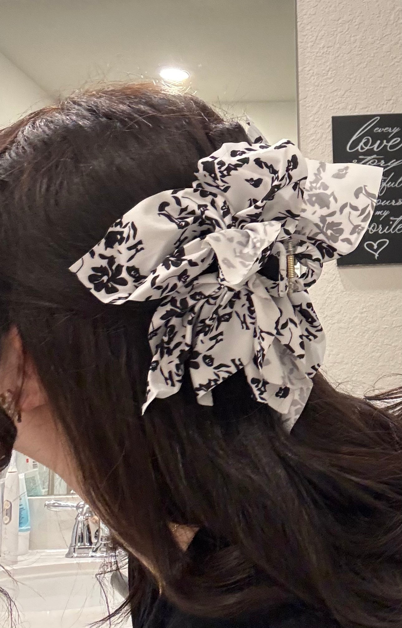 The perfect bow clip  

#LTKStyleTip #LTKGiftGuide #LTKBeauty