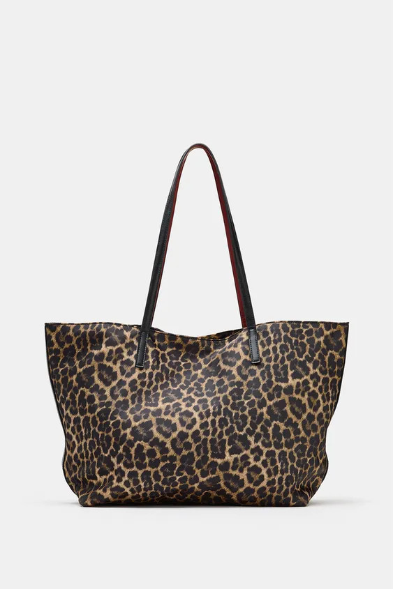 Printed shopper bag. Interior pocket with zipper closure. Shoulder straps. Magnetic closure. Heig... | Zara US