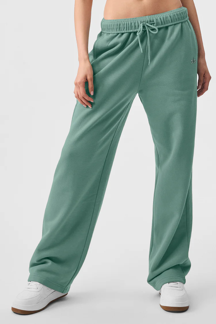 Washed Accolade Straight Leg Sweatpant - Grey Sky Wash | Alo Yoga (US)