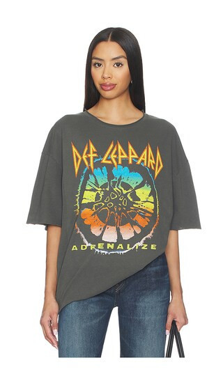 Junk Food Def Leppard The Biggie Tee in Black. - size L/XL | Revolve Clothing (Global)