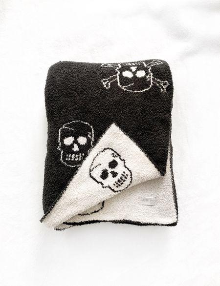 My fave barefoot dreams blanket everrr. So cute. I use mine year round, but it’s definitely the main character for spooky season lol

Barefoot dreams skull blanket 

#LTKhome #LTKFind #LTKSeasonal